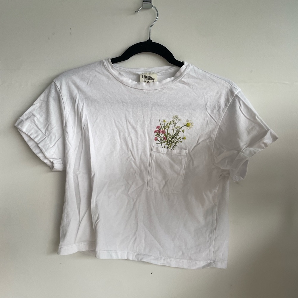 White loose crop top tee